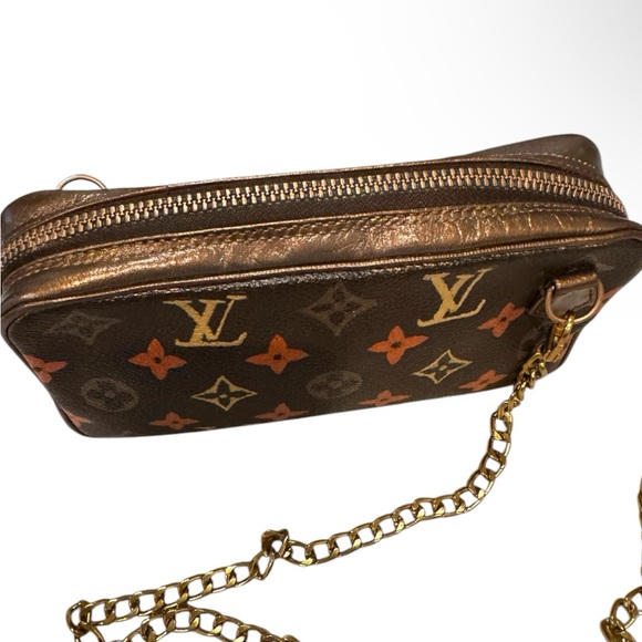 ❌-SOLD IN STORE ❌-Louis Vuitton Pochette Custom Painted Crossbody/Clutch - Picture 5 of 13